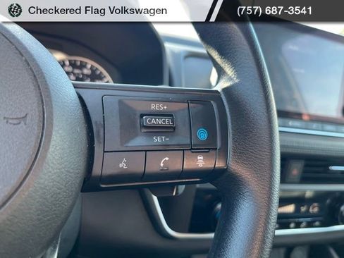 Used 2024 Nissan Rogue SV FWD image 36