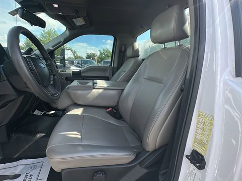 Used 2020 Ford F550 4x4 Regular Cab Super Duty image 17
