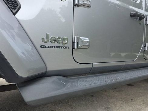 Used 2020 Jeep Gladiator Overland w/ LED Lighting Group AWD/4WD image 22