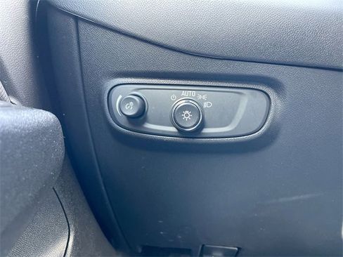 Certified 2022 Chevrolet Equinox RS w/ Infotainment Package image 17