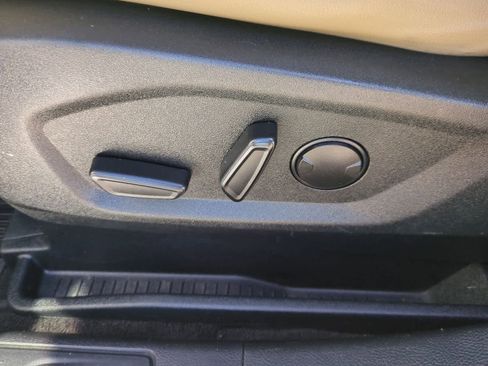 Used 2020 Ford Edge SEL w/ Convenience Package image 17