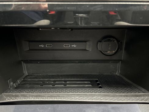 Used 2025 Volkswagen Taos SE image 15