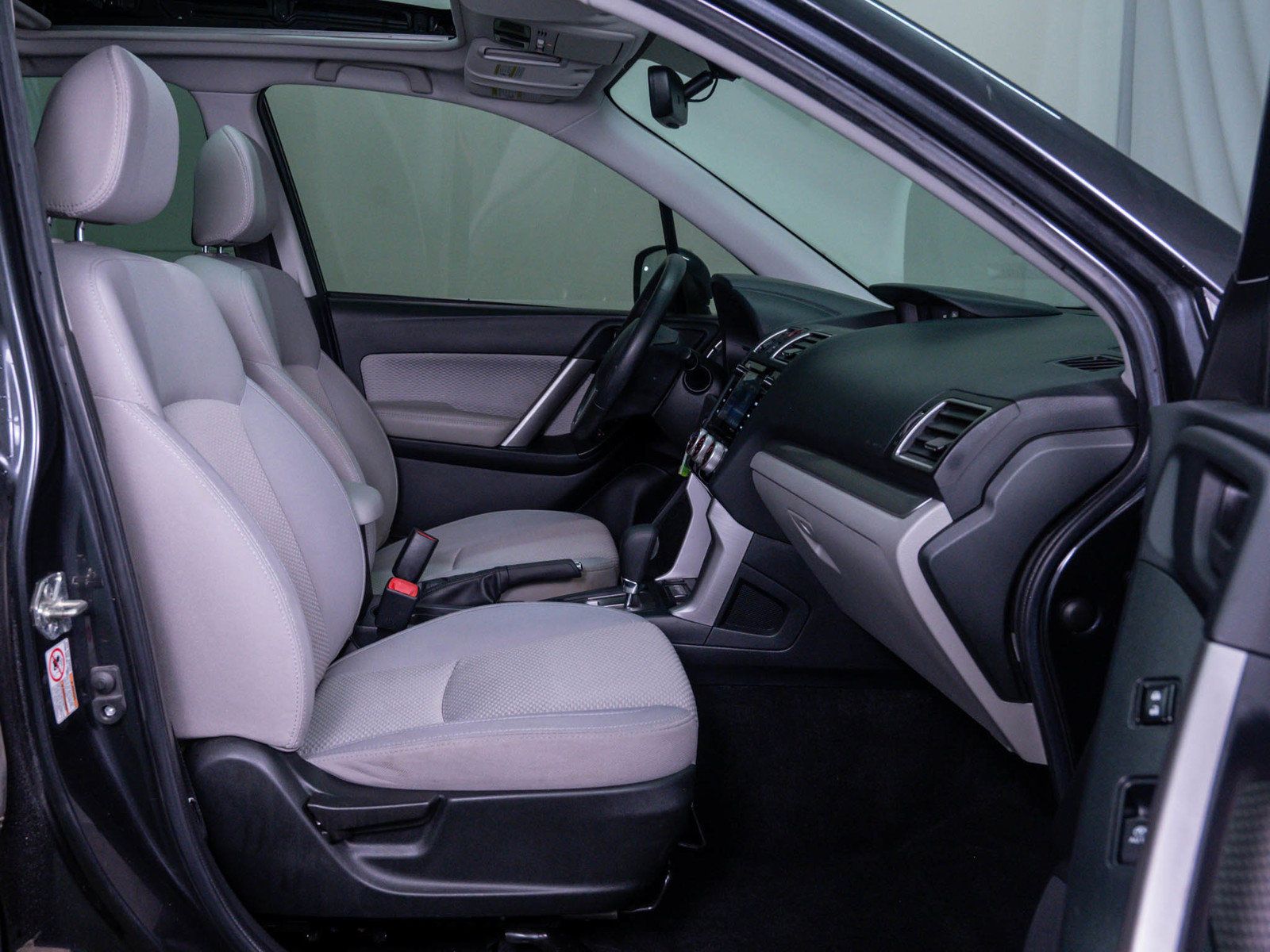 Used 2018 Subaru Forester 2.5i Premium w/ All-Weather Package AWD/4WD image 10