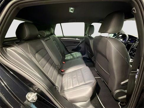 Used 2017 Volkswagen Golf 4-Door image 23
