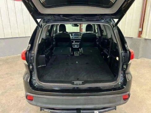 Used 2018 Toyota Highlander SE image 38