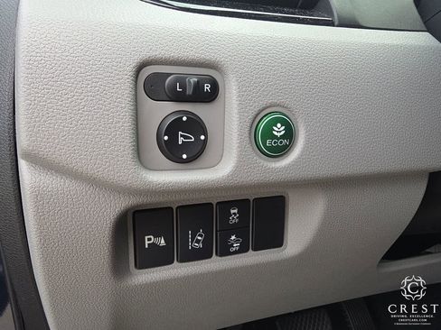 Used 2016 Honda Pilot Touring image 11