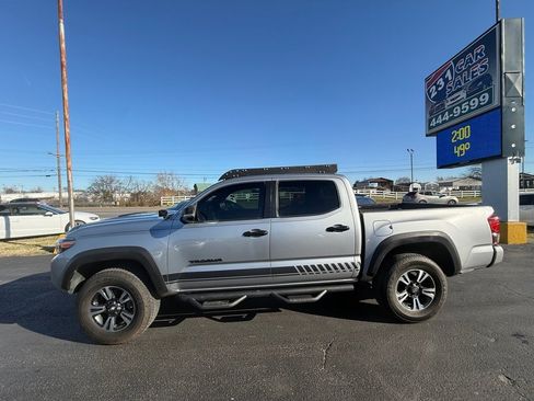 Used 2019 Toyota Tacoma TRD Sport image 6