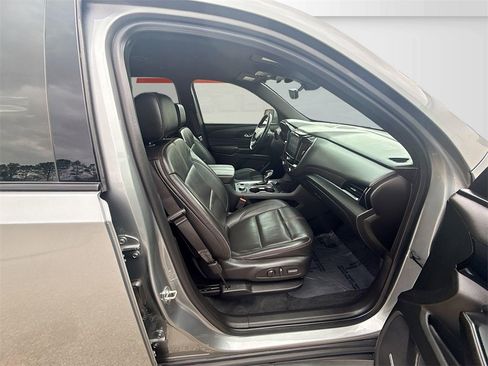 Used 2023 Chevrolet Traverse RS image 29