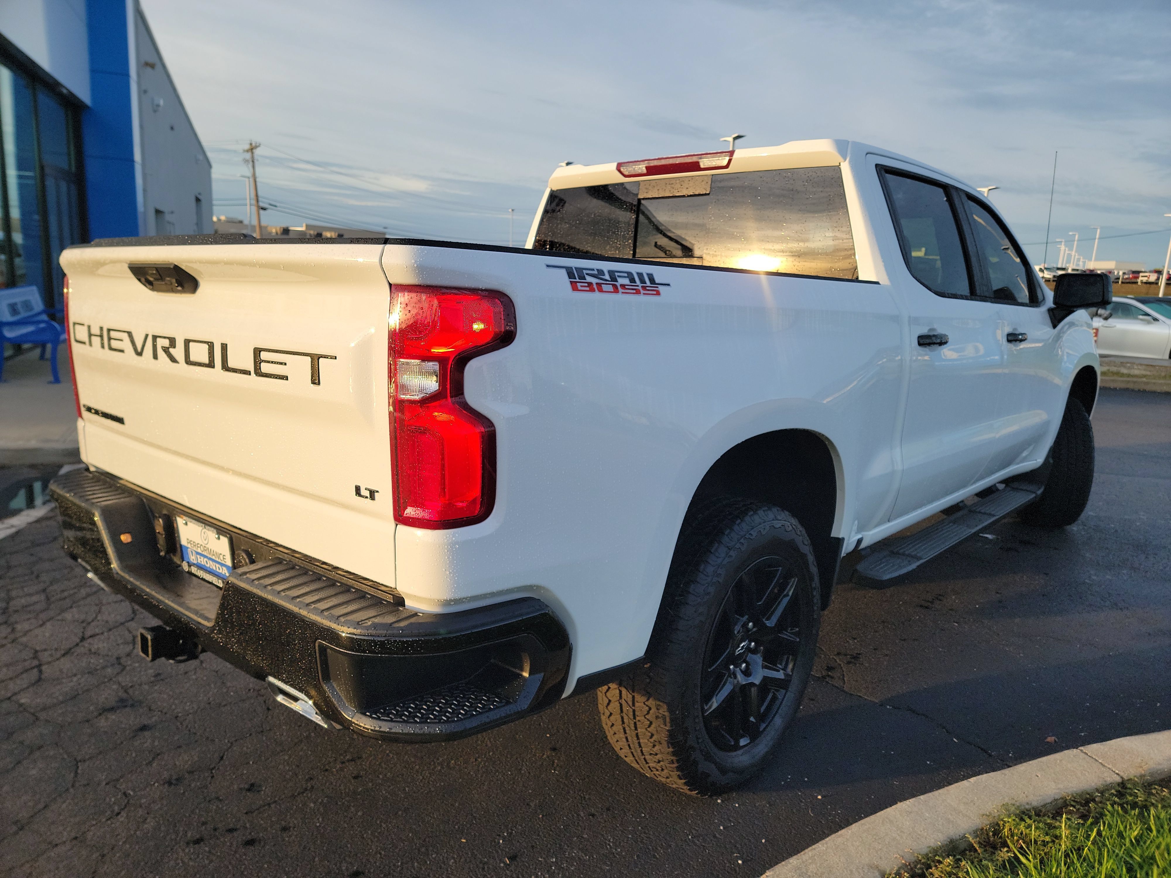 Used 2026 Chevrolet Silverado 1500 LT Trail Boss w/ Convenience Package II AWD/4WD image 9