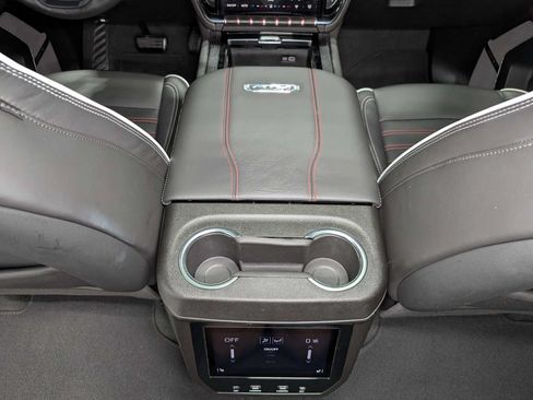 Certified 2025 GMC Yukon AT4 Ultimate AWD/4WD image 22