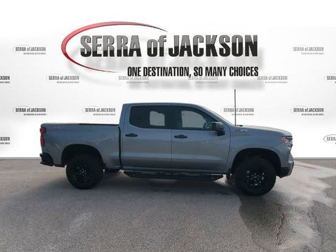 Used 2024 Chevrolet Silverado 1500 LT Trail Boss w/ Convenience Package II image 10