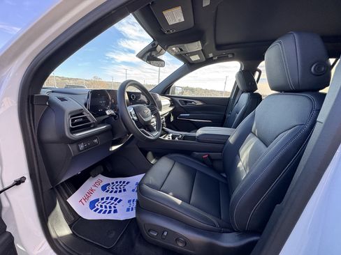 New 2026 Chevrolet Traverse LT image 12