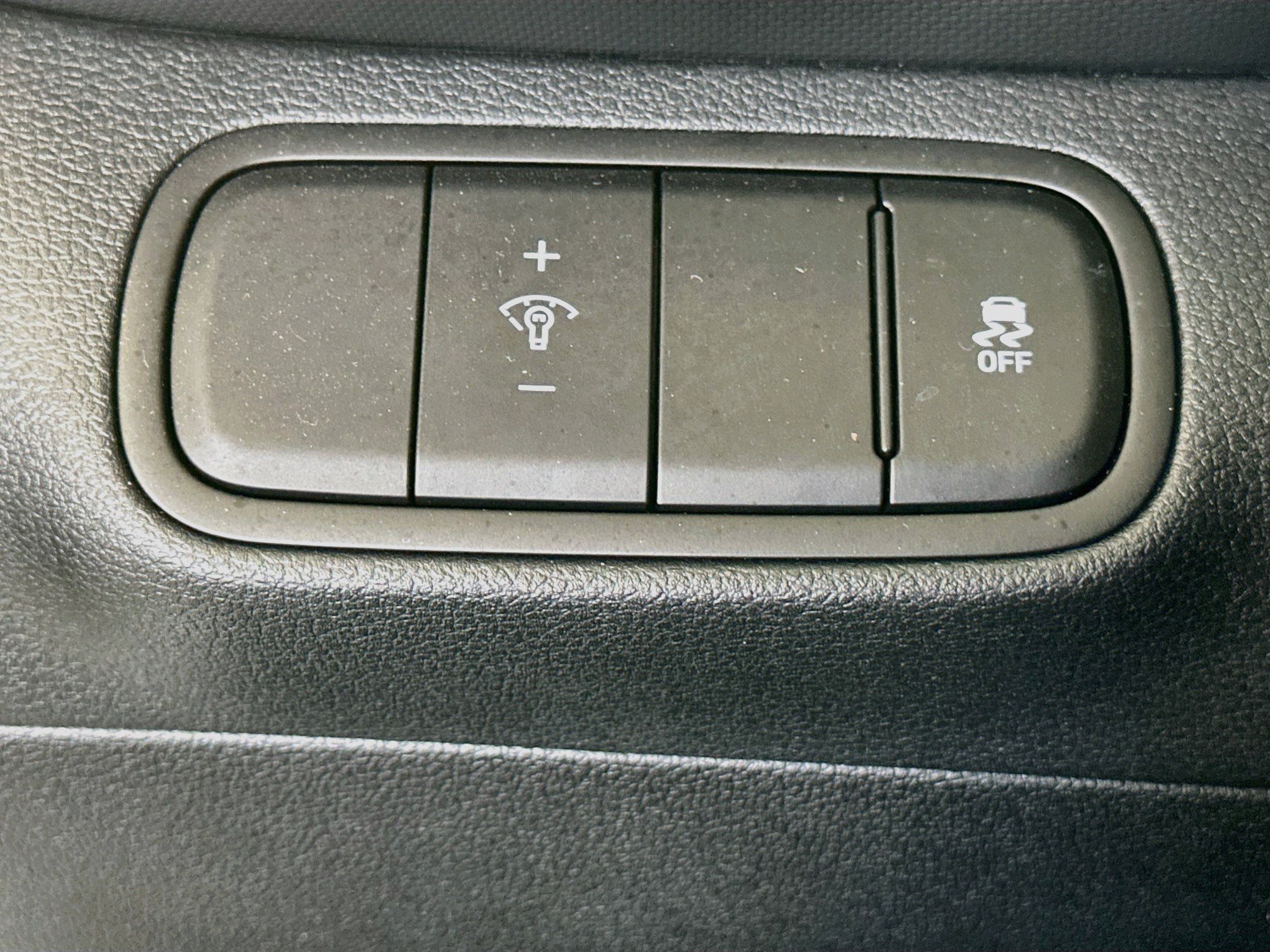 Used 2025 Hyundai Venue SEL FWD image 17
