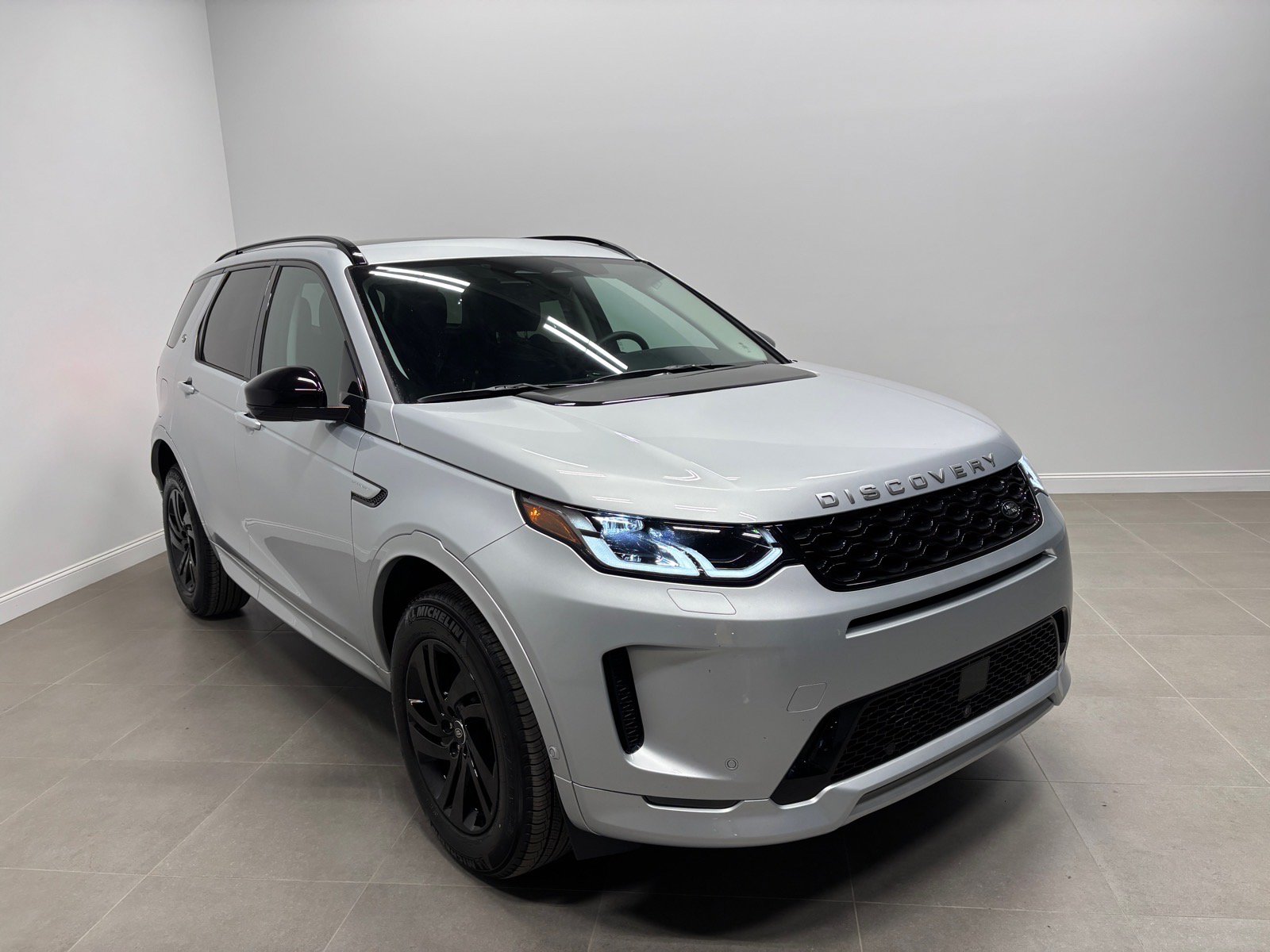 New 2024 Land Rover Discovery Sport S AWD/4WD image 4