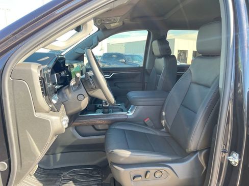 New 2026 GMC Sierra 1500 SLT image 13