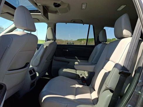 Used 2019 Honda Pilot Touring image 10