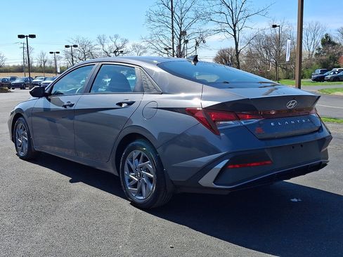Used 2024 Hyundai Elantra SEL image 4