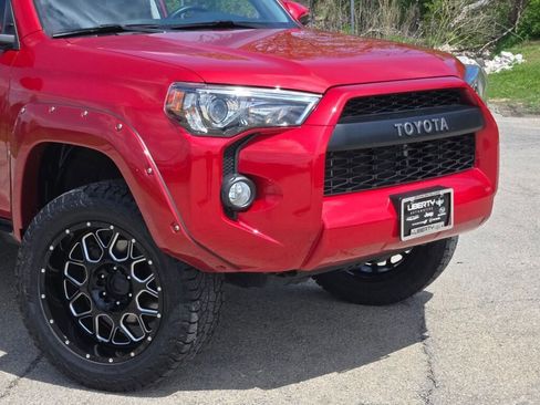 Used 2018 Toyota 4Runner SR5 Premium AWD/4WD image 2