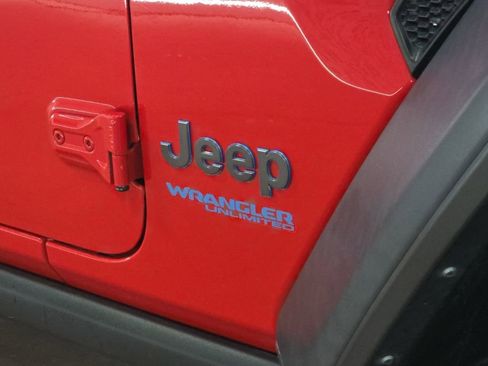 Used 2022 Jeep Wrangler Unlimited Rubicon 4xe w/ Cold Weather Group AWD/4WD image 11