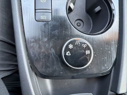 Used 2024 Nissan Rogue S AWD/4WD image 19