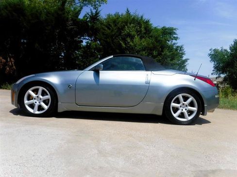 Used 2005 Nissan 350Z Grand Touring RWD image 9