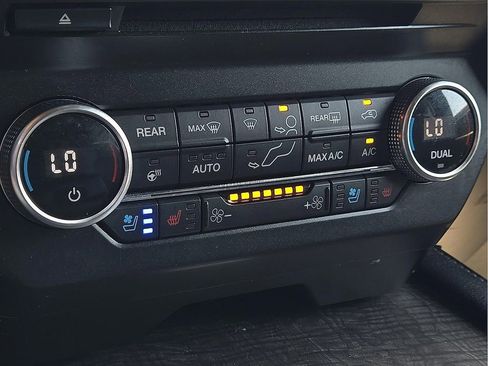 Used 2018 Ford Expedition Limited RWD image 16