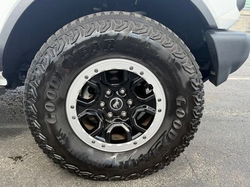 Certified 2022 Ford Bronco Big Bend w/ Sasquatch Package AWD/4WD image 29