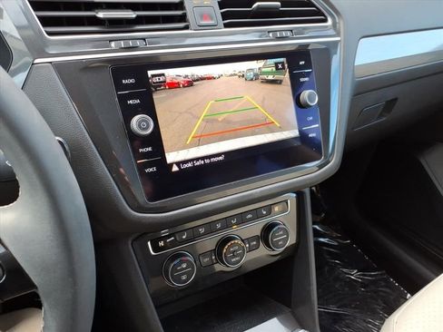 Used 2021 Volkswagen Tiguan SE image 21