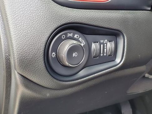 Used 2023 Jeep Renegade Trailhawk w/ Trailhawk Elite Group AWD/4WD image 9
