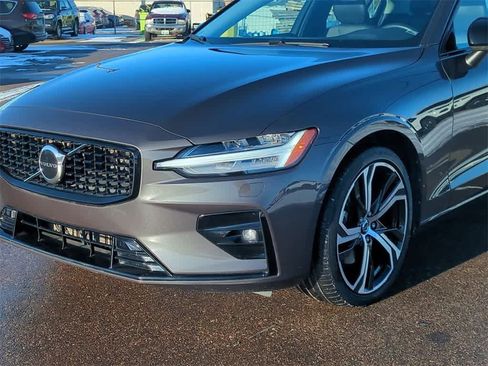 Used 2024 Volvo S60 B5 Core image 3