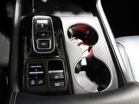 Used 2025 Honda Pilot Touring image 6