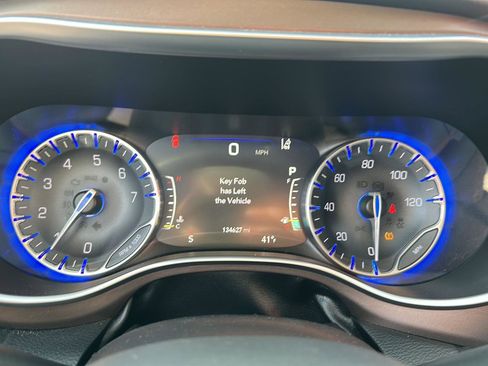 Used 2017 Chrysler Pacifica Touring-L Plus w/ Advanced Safetytec Group image 28