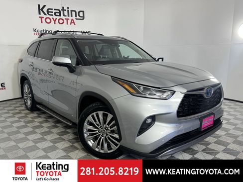 Used 2024 Toyota Highlander Platinum image 3