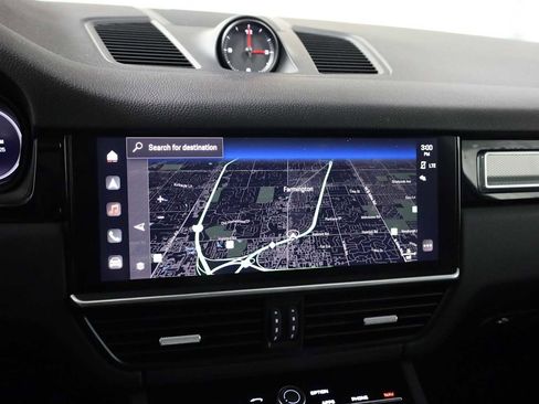 Certified 2023 Porsche Cayenne Platinum Edition image 33