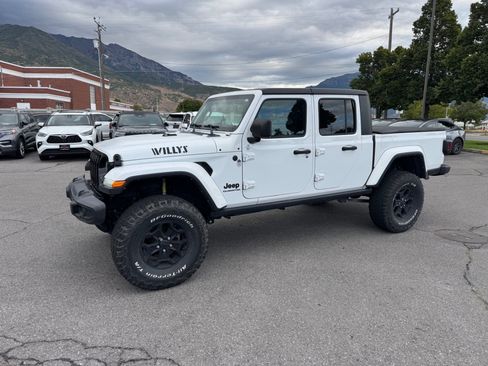 Used 2022 Jeep Gladiator Sport AWD/4WD image 1