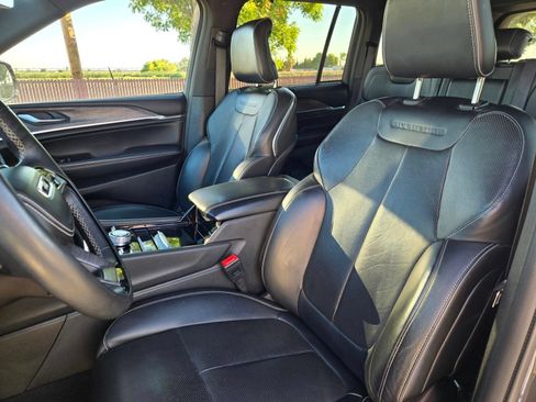 Used 2023 Jeep Grand Cherokee Overland w/ Advanced Protech Group III AWD/4WD image 17