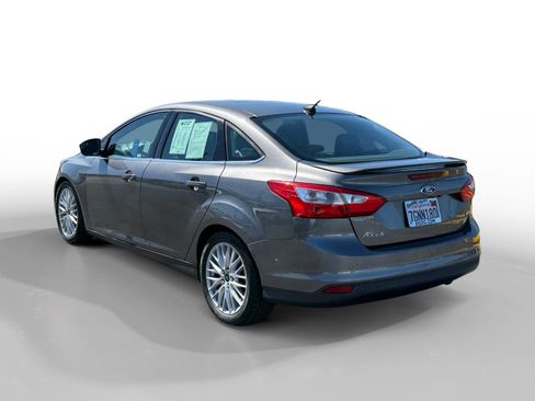 Used 2014 Ford Focus Titanium FWD image 3