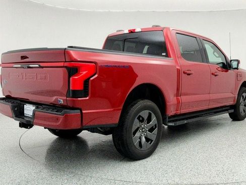 Used 2022 Ford F150 Lightning Lariat image 5