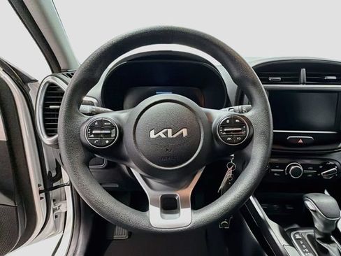 Used 2025 Kia Soul LX w/ LX Technology Package FWD image 10