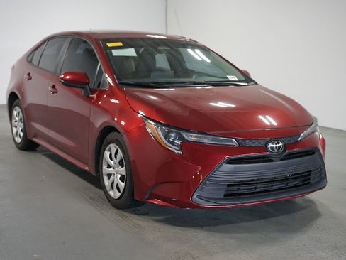 Certified 2023 Toyota Corolla LE image 3
