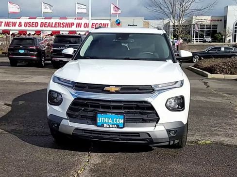 Used 2022 Chevrolet TrailBlazer LT w/ Convenience Package image 3