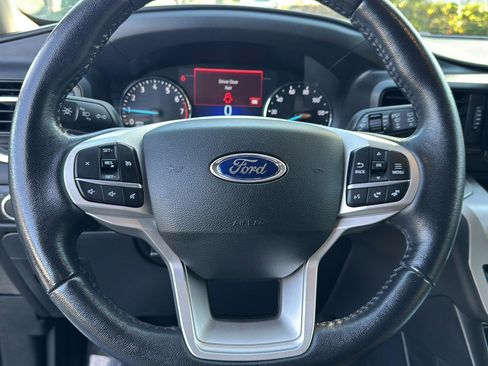 Used 2021 Ford Explorer XLT image 17