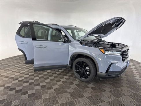 Certified 2025 Honda Pilot Black Edition image 15