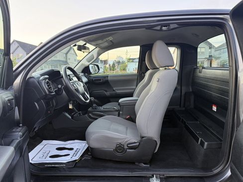 Used 2016 Toyota Tacoma SR RWD image 12