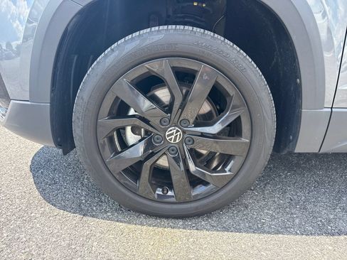 Certified 2023 Volkswagen Taos SE w/ Black Wheel Package FWD image 28