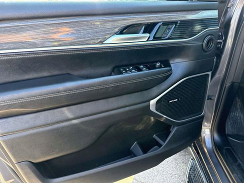 Used 2024 Jeep Wagoneer L Series II w/ Flexible Seating Group image 20