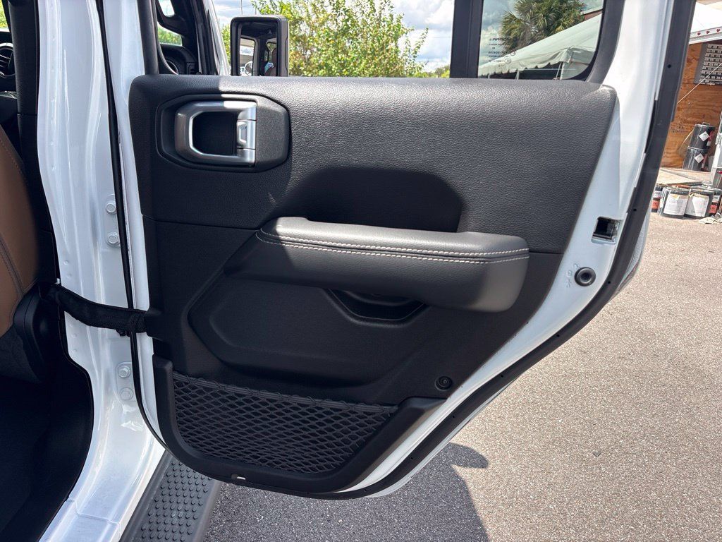 Used 2022 Jeep Wrangler Unlimited Sahara w/ Safety Group AWD/4WD image 17