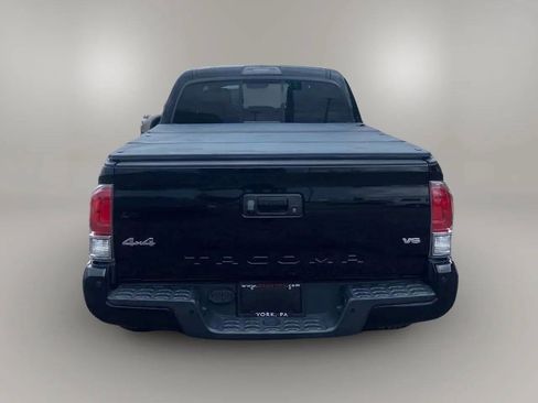 Used 2016 Toyota Tacoma Limited image 5