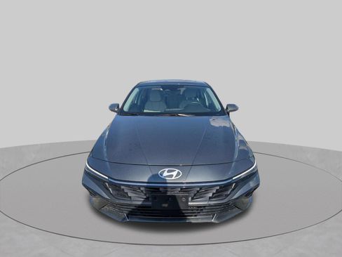Used 2025 Hyundai Elantra Limited FWD image 9