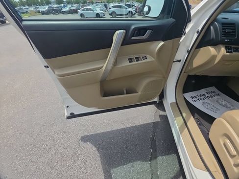 Used 2013 Toyota Highlander SE AWD/4WD image 12